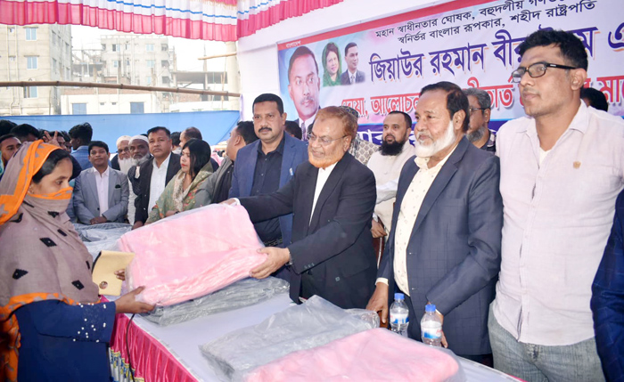 জেলা বিএনপির উদ্যোগে দোয়া ও শীতবস্ত্র বিতরণ