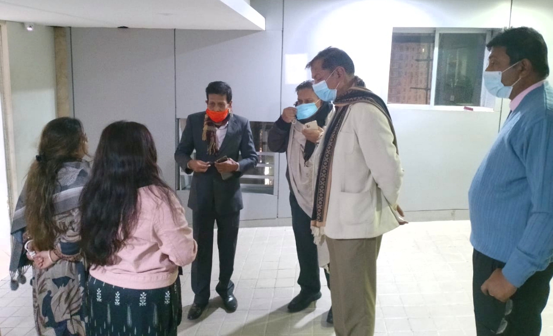 অসুস্থ্য দীপক সাহাকে দেখতে হাসপাতালে পূজা পরিষদ নেতৃবৃন্দ