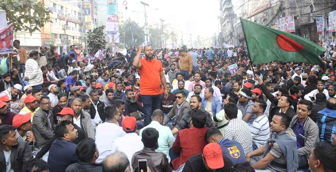 গণ-অবস্থান কর্মসূচিতে স্বপনের নেতৃত্বে জেলা যুবদলের শোডাউন