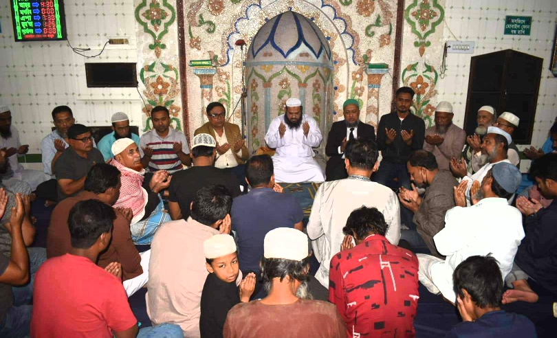 কোকোর ৮তম মৃত্যুবার্ষিকীতে মহানগর স্বেচ্ছাসেবক দলের দোয়া