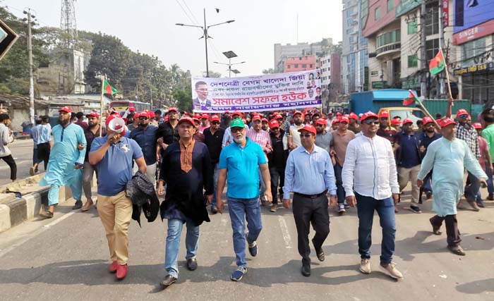 ঢাকার রাজপথে নারায়ণগঞ্জ মহানগর যুবদলের বিশাল শোডাউন