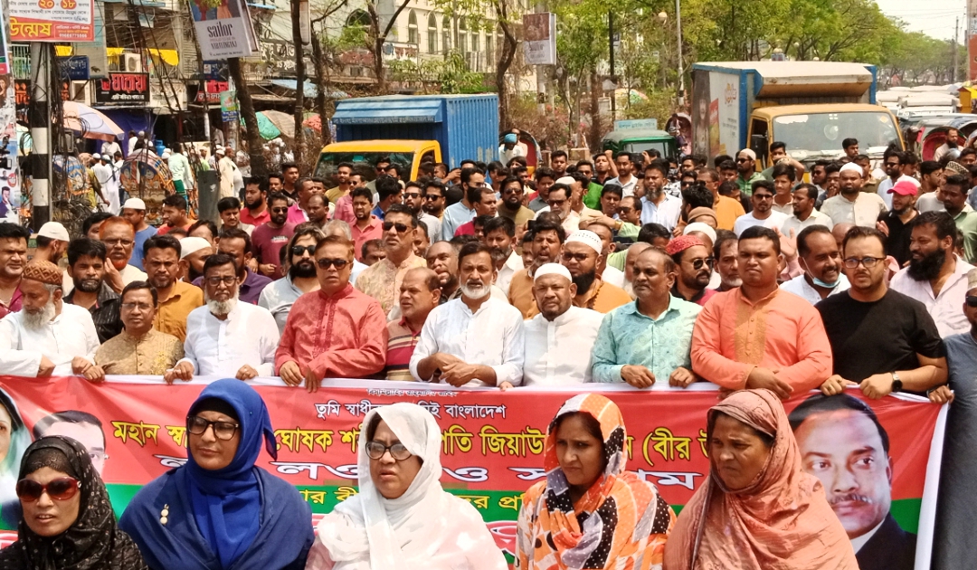 মহান স্বাধীনতা দিবসে সাখাওয়াত-টিপু’র নেতৃত্বে মহানগর বিএনপির শ্রদ্ধা