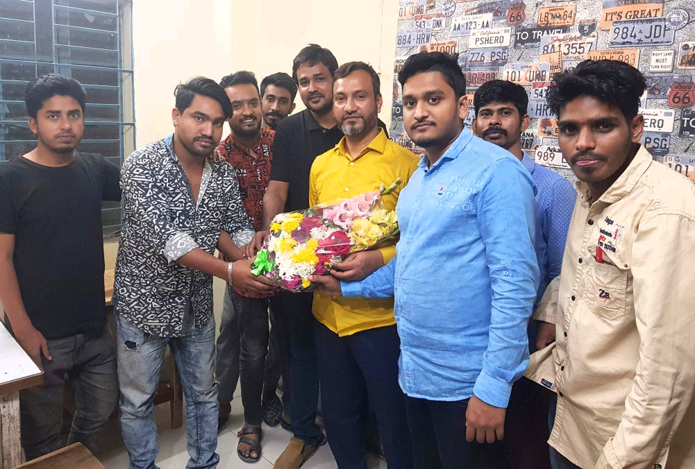 আনোয়ার প্রধানকে ১৩নং ওয়ার্ড বিএনপির ফুলেল শুভেচ্ছা