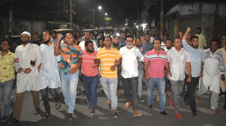 মোনায়েম মুন্নার মুক্তির দাবিতে মহানগর যুবদলের তাৎক্ষণিক বিক্ষোভ 