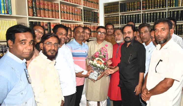 এডভোকেট সাখাওয়াতকে বন্দর থানা বিএনপি’র ফুলেল শুভেচ্ছা
