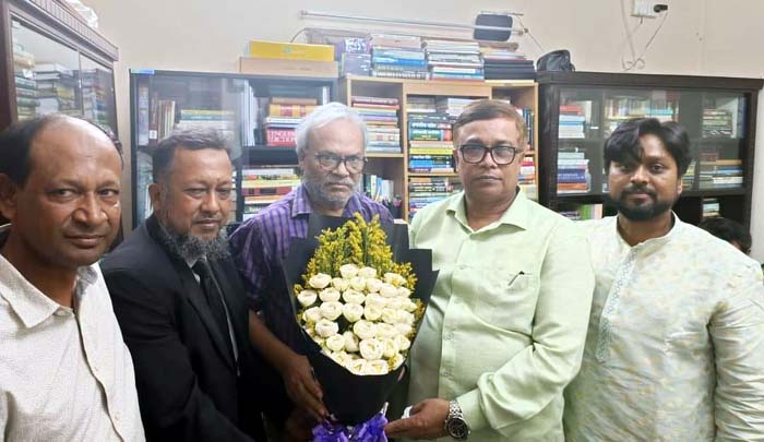 কারামুক্ত রিজভীর সঙ্গে মহানগর বিএনপির সৌজন্য সাক্ষাত