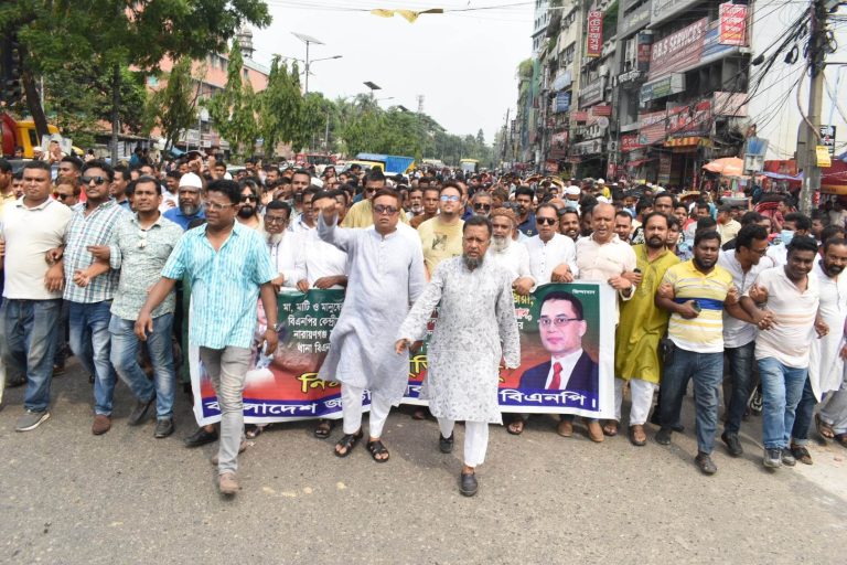 ঢাকার বিক্ষোভ সমাবেশে সাখাওয়াত-টিপু’র নেতৃত্বে মহানগর বিএনপি’র শোডাউন