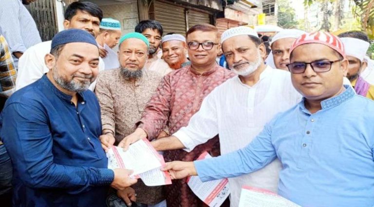 বাদ জুম্মা মসজিদে মসজিদে মুসল্লিদের মাঝে মহানগর বিএনপির লিফলেট বিতরণ
