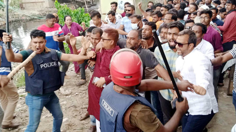 না:গঞ্জে বিএনপি-পুলিশ সংঘর্ষে সাখাওয়াতসহ পাঁচজন আটক, টিপুসহ আহত অর্ধশতাধিক