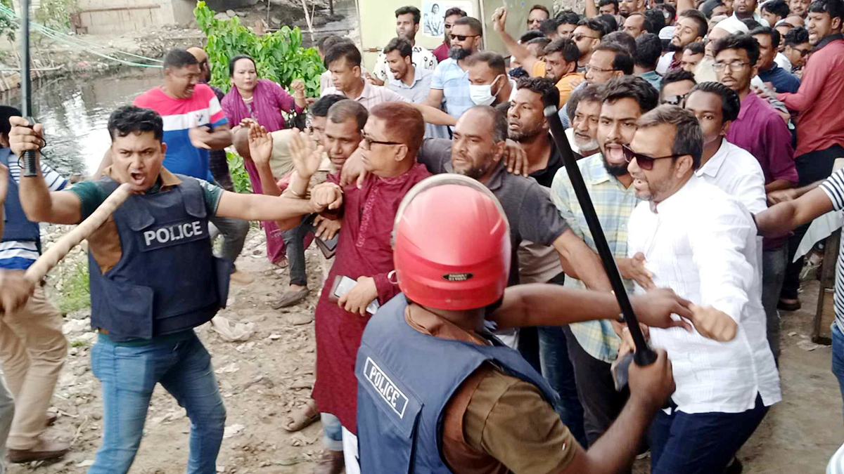 না:গঞ্জে বিএনপি-পুলিশ সংঘর্ষে সাখাওয়াতসহ পাঁচজন আটক, টিপুসহ আহত অর্ধশতাধিক