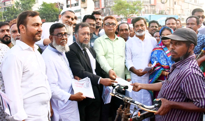 চাষাঢ়ায় মহানগর বিএনপির লিফলেট বিতরণ