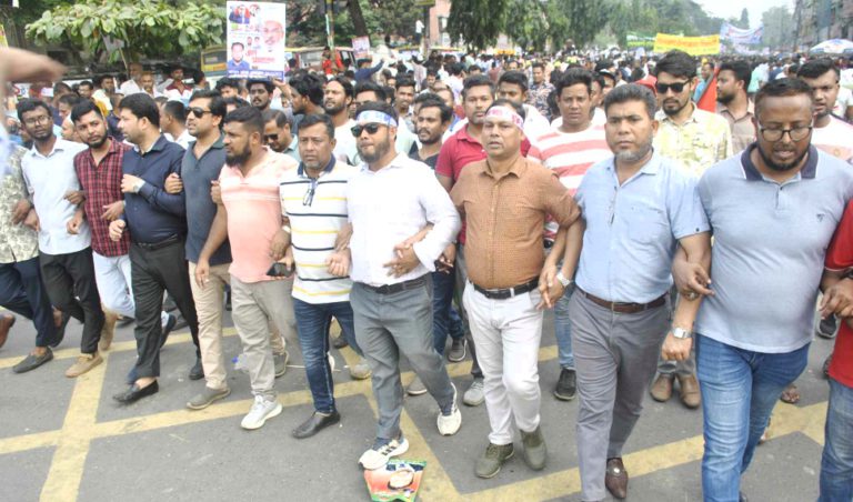 ঢাকার জনসমাবেশে আশরাফ ভূঁইয়ার নেতৃত্বে বিশাল শোডাউন