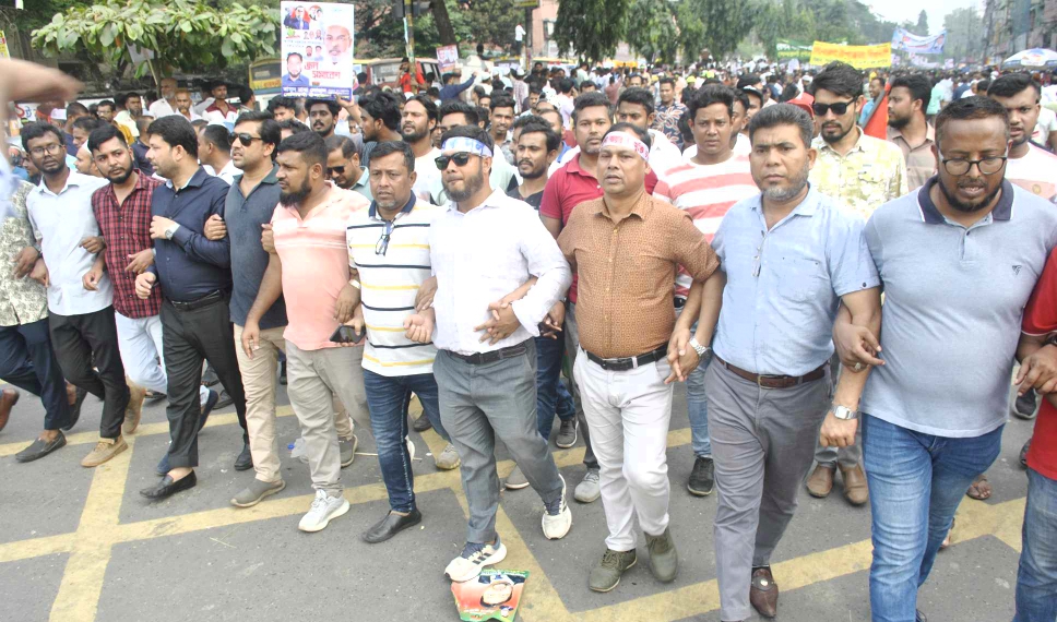 ঢাকার জনসমাবেশে আশরাফ ভূঁইয়ার নেতৃত্বে বিশাল শোডাউন