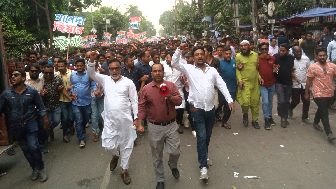 ঢাকার জনসমাবেশে সজল-সাহেদের নেতৃত্বে যুবদলের বিশাল শোডাউন