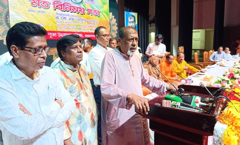 দুর্গোৎসবে সেলিম ওসমানের ১০ লক্ষ টাকা অনুদান