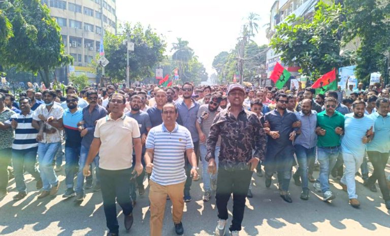 ঢাকার মহাসমাবেশে না: গঞ্জ মহানগর যুবদলের বিশাল শোডাউন