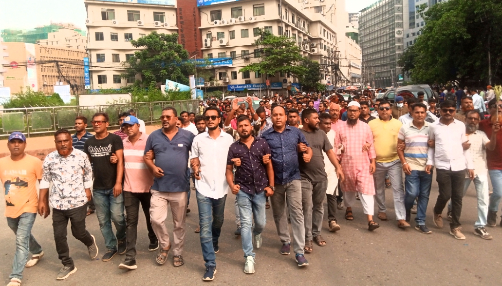 ঢাকার জনসমাবেশে রিয়াদ-আপনের নেতৃত্বে সদর থানা যুবদলের শোডাউন