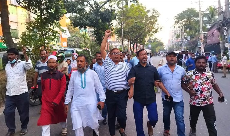 মামলা মাথায় নিয়েও সাখাওয়াত-টিপুর বিক্ষোভ