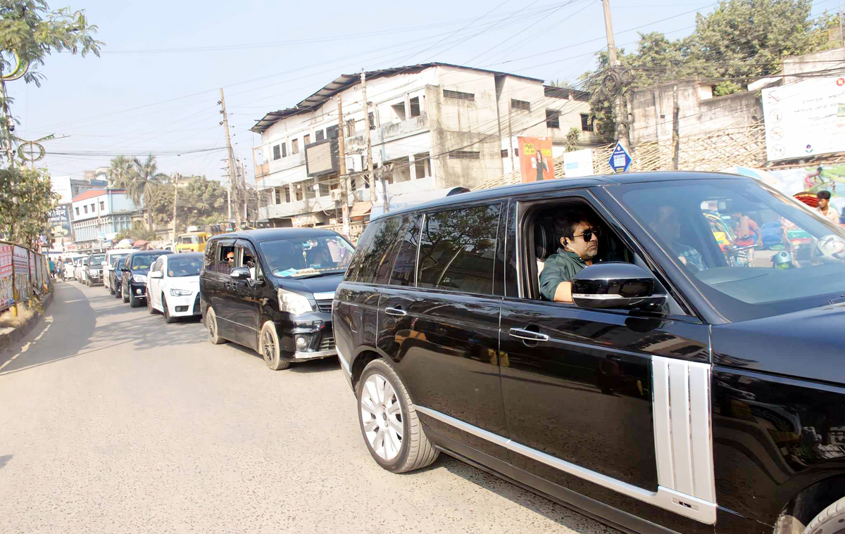 আজমেরী ওসমানের নেতৃত্বে অবরোধ বিরোধী শোডাউন