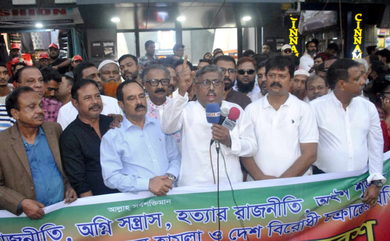 হাত কেটে আগুনে ফেলে দেবো: খোকন সাহা