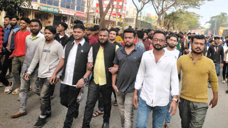 আজমেরী ওসমানের বিজয় শোভাযাত্রায় আকাশ, শিমু ও হাসানের নেতৃত্বে মিছিল নিয়ে যোগদান