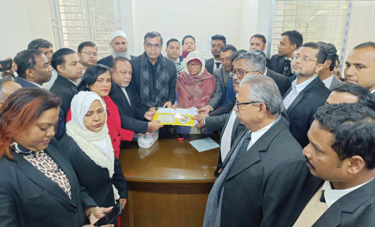 মোহসীন-রনির নেতৃত্বে আ’লীগ প্যানেলের মনোনয়নপত্র জমা