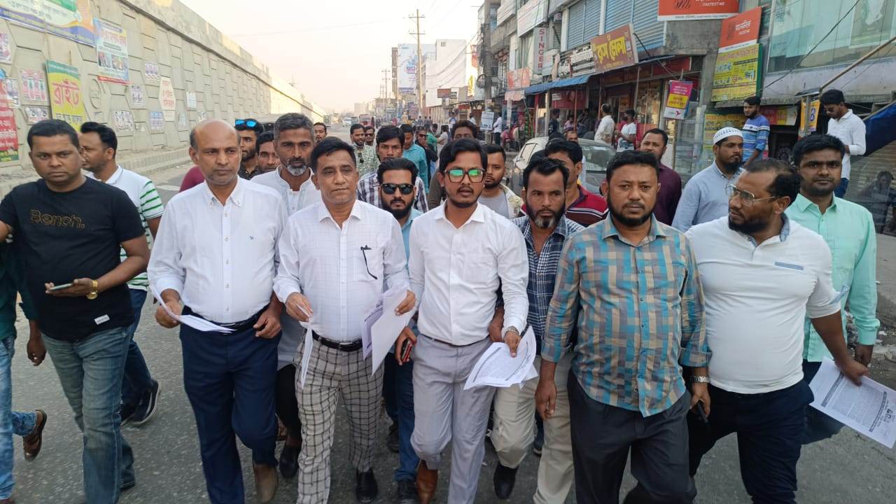 সাদেকের নেতৃত্বে জেলা যুবদলের লিফলেট বিতরণ