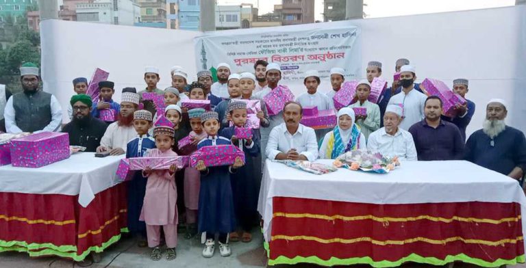 শহরে আযান প্রতিযোগীতায় বিজয়ীদের মাঝে পুরস্কার বিতরণ