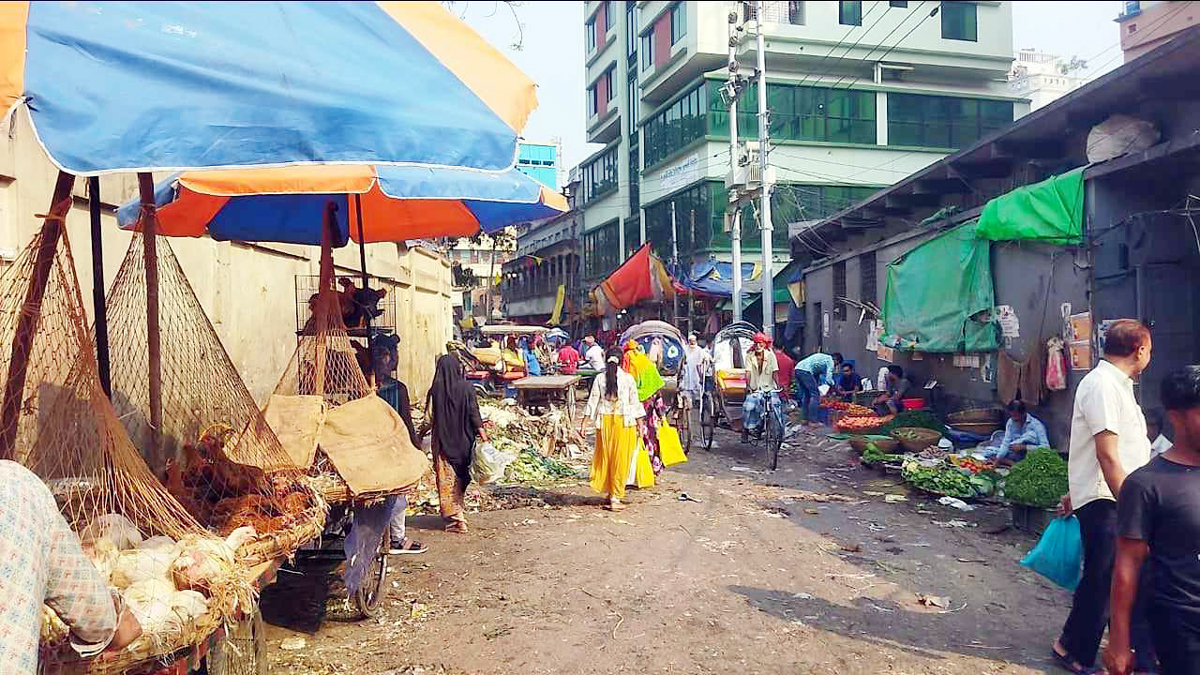 ফের দখল হয়ে যাচ্ছে শহরের মীর জুমলা রোড