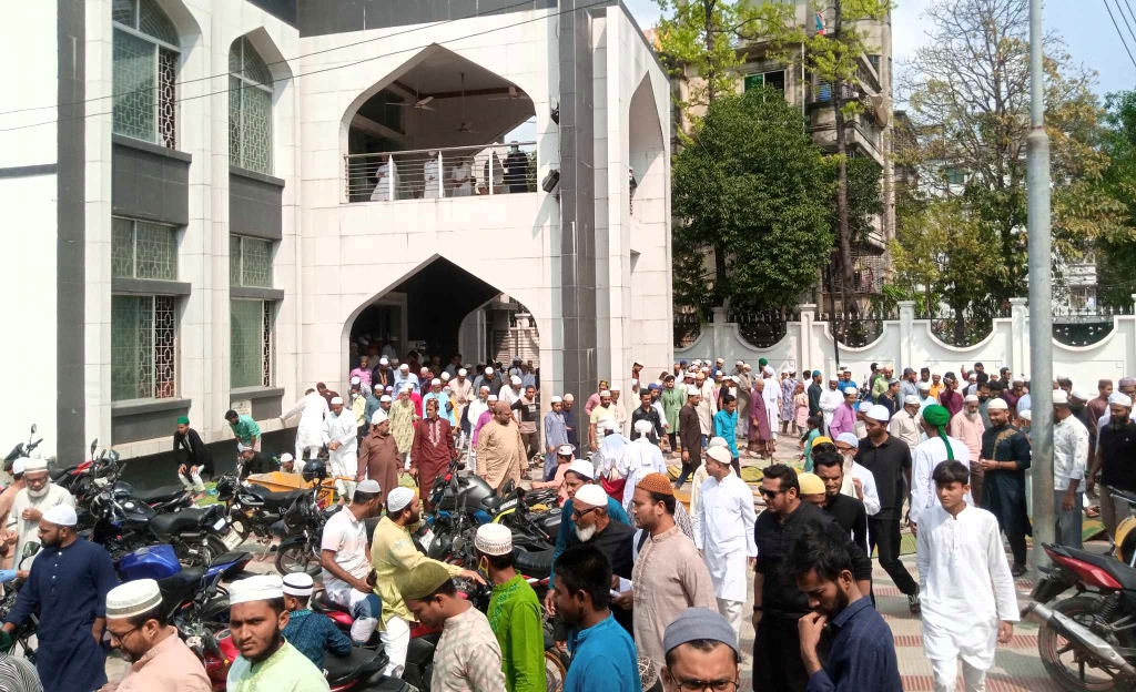 মাহে রমজানের দ্বিতীয় জুম্মায় না:গঞ্জের মসজিদগুলোতে মুসুল্লিদের ঢল