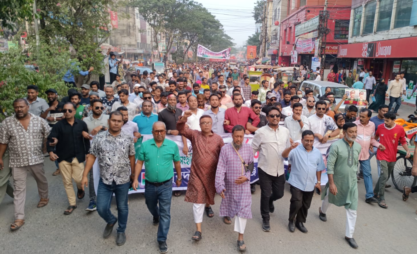 জাতীয় বিপ্লব ও সংহতি দিবস উপলক্ষে মহানগর যুবদলের বর্ণাঢ্য র‍্যালি