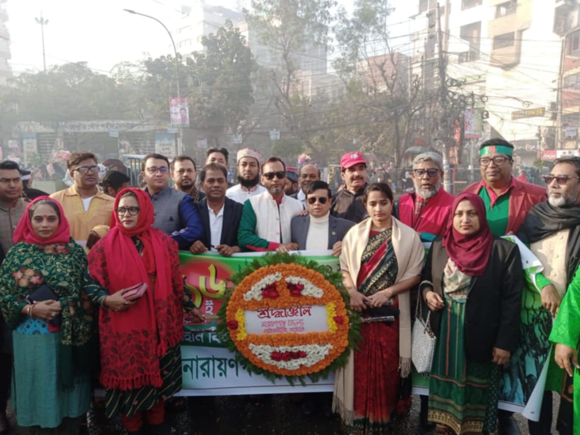 চাষাড়া বিজয়স্তম্ভে আইনজীবী সমিতির শ্রদ্ধা নিবেদন