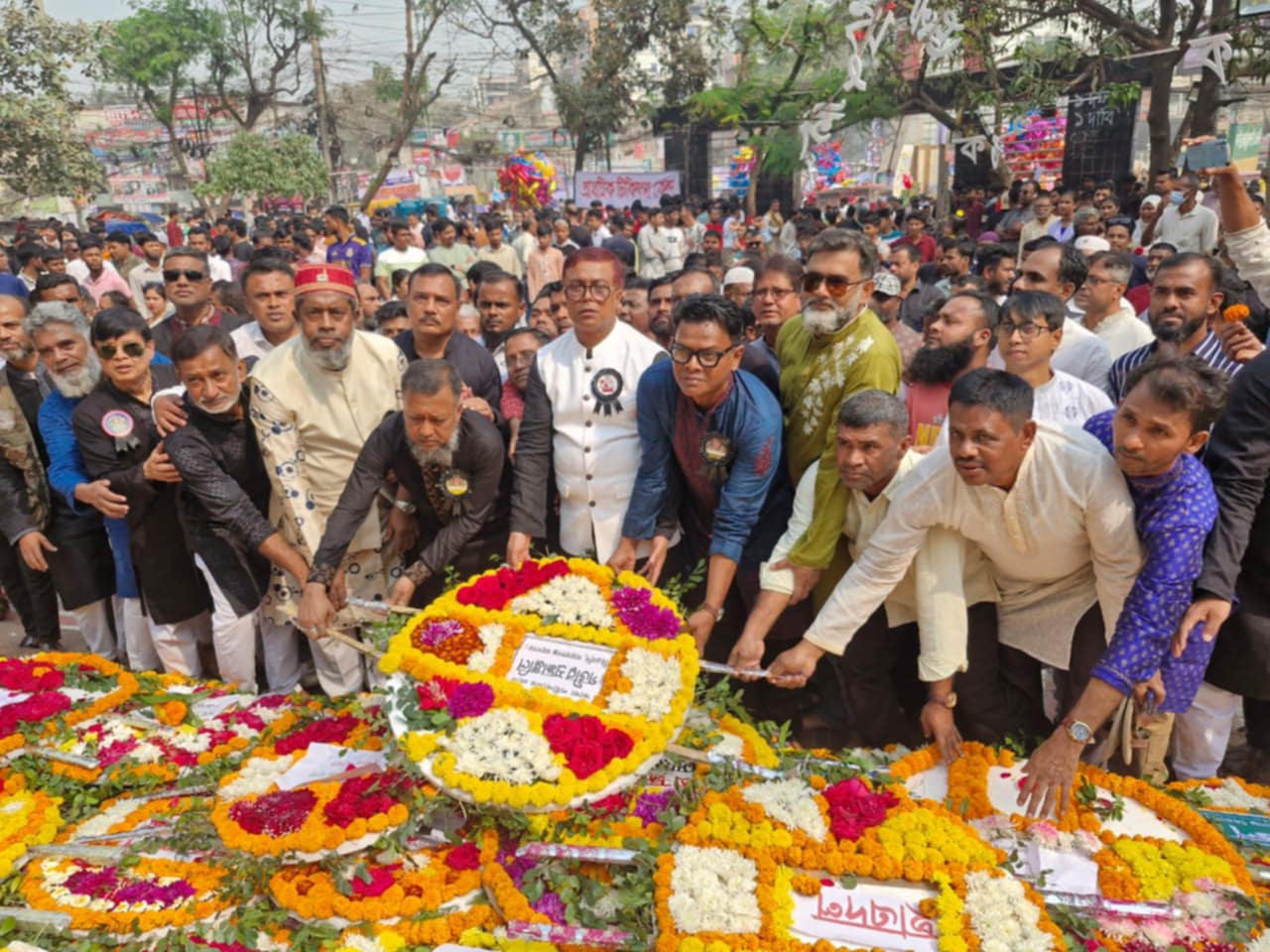 একুশের ভাষা শহীদদের প্রতি মহানগর বিএনপির শ্রদ্ধা নিবেদন