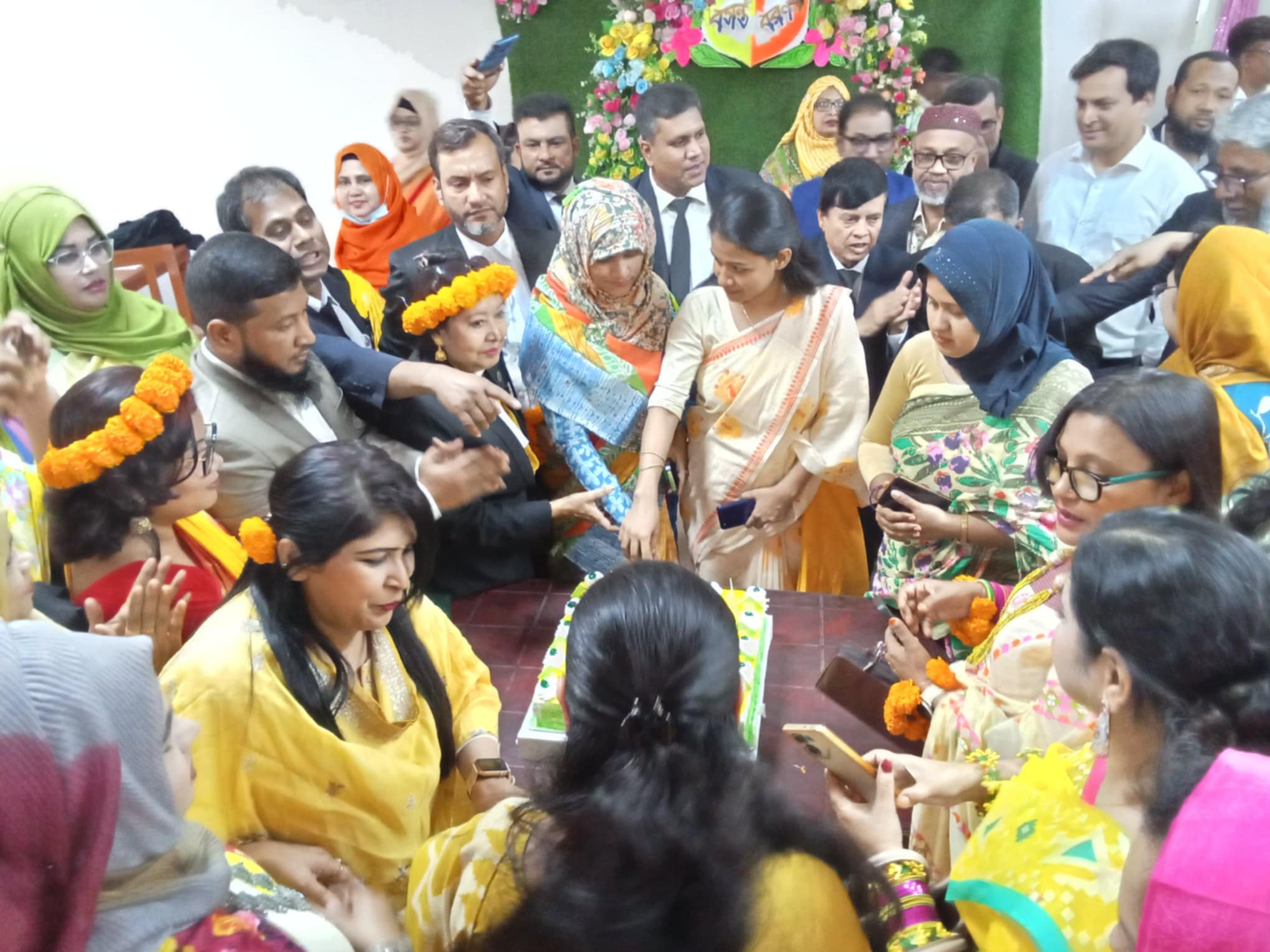 আইনজীবী সমিতিতে বসন্ত বরণ উৎসব