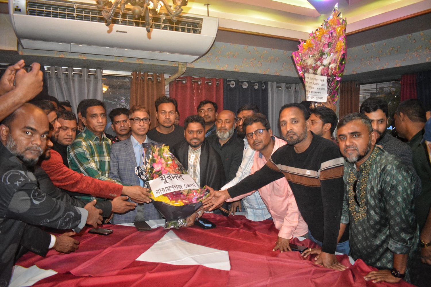 মামুন মাহমুদকে জেলা যুবদলের ফুলেল শুভেচ্ছা