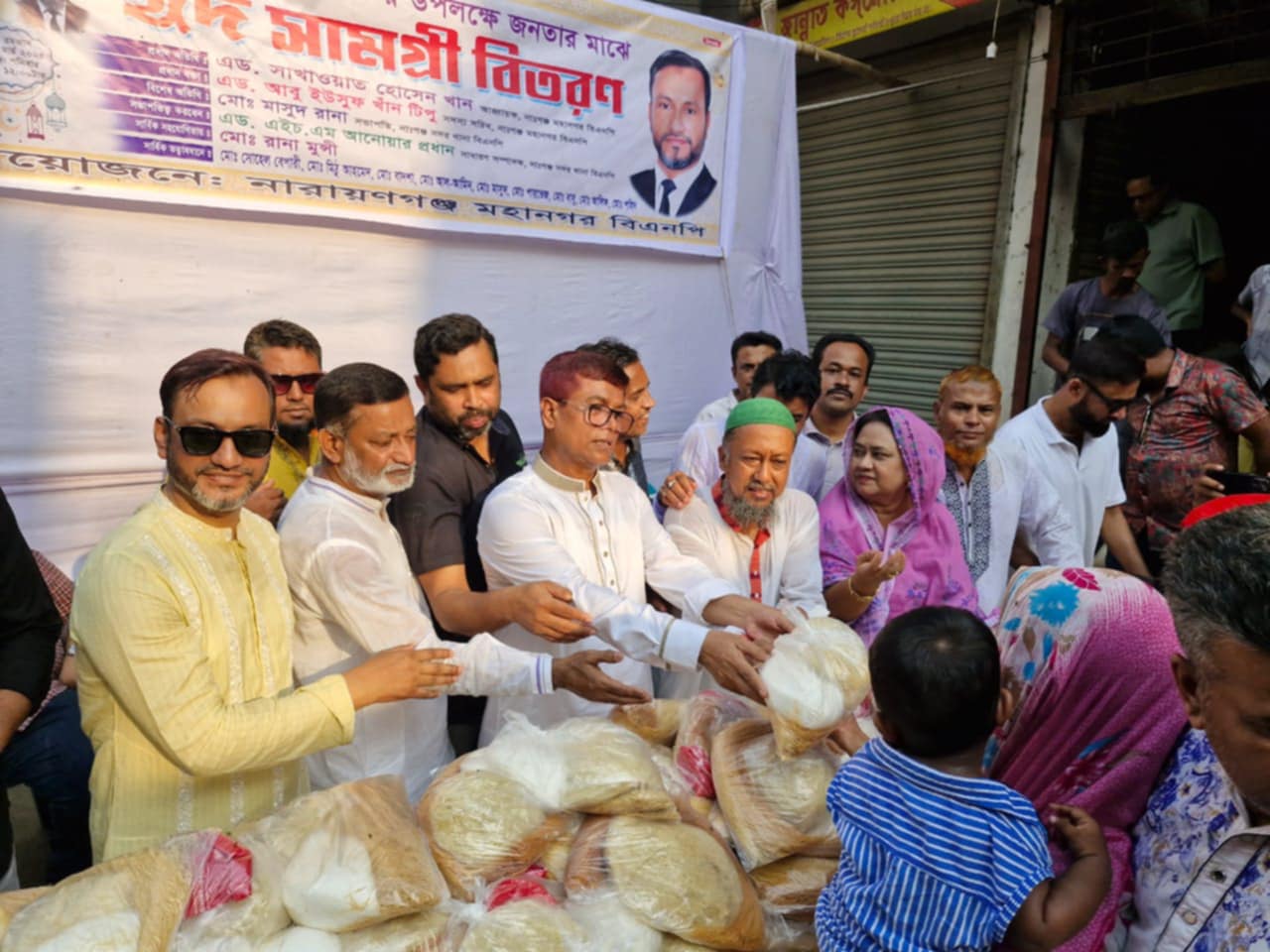 আনোয়ার প্রধানের উদ্যোগে মাসদাইরে ঈদ সামগ্রী বিতরণ