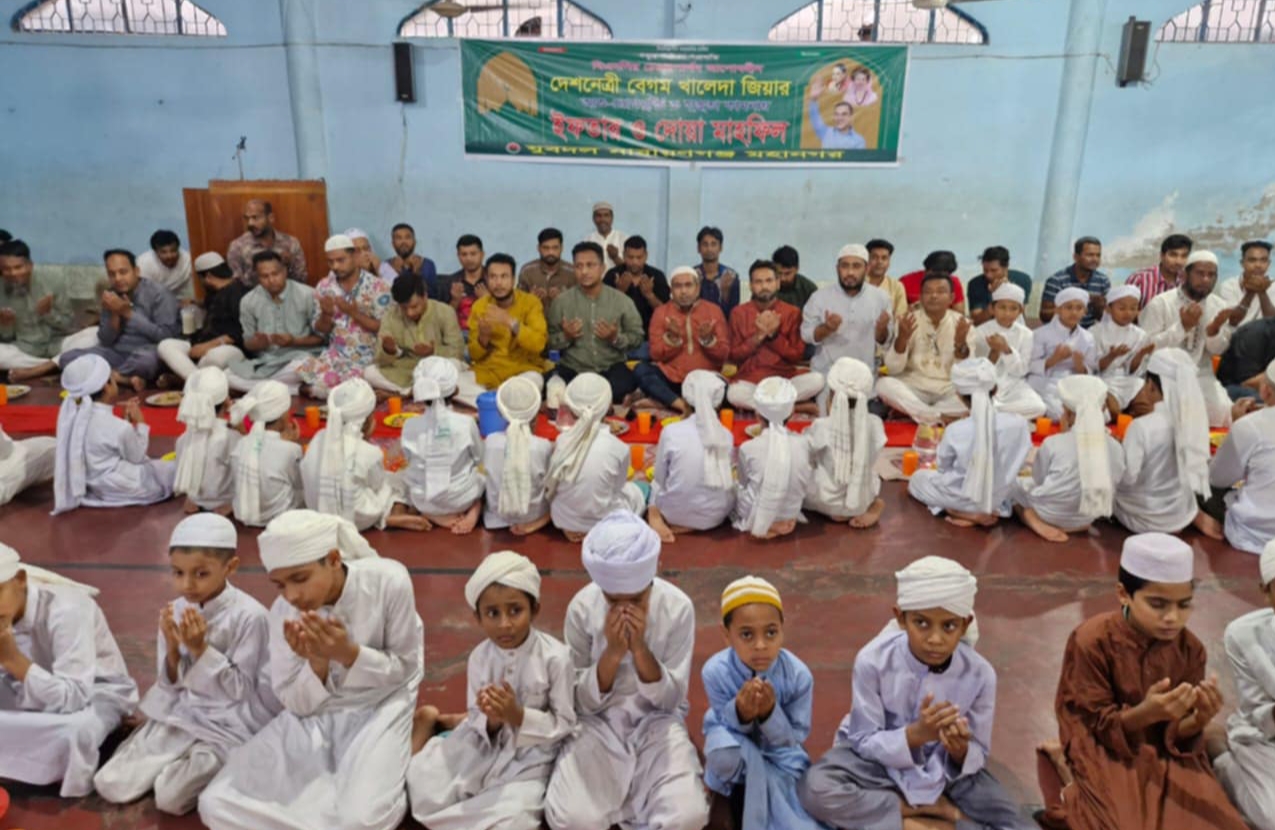 এতিম ছাত্রদের নিয়ে মহানগর যুবদলের ইফতার