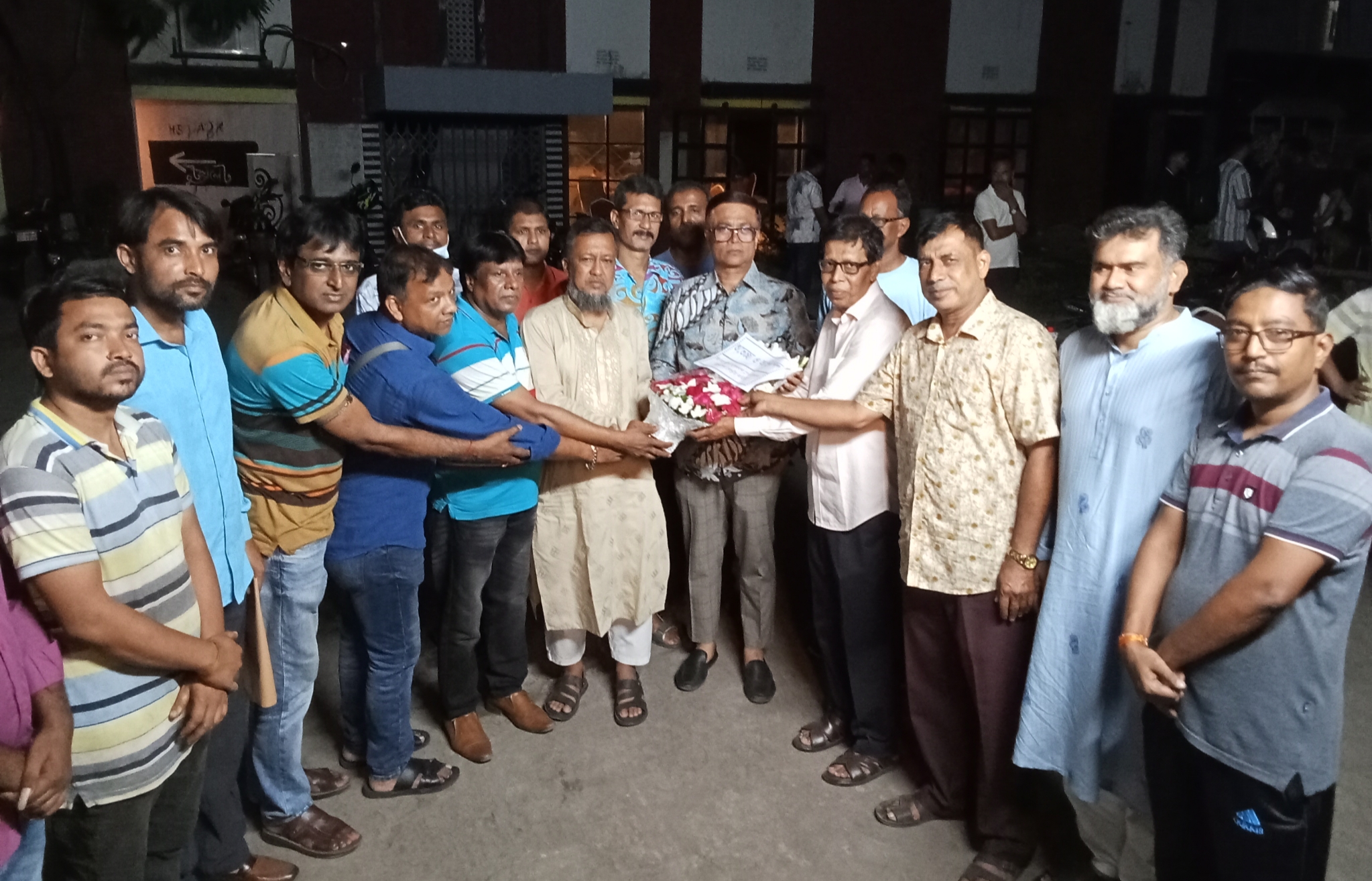 মহানগর বিএনপিকে লাঙ্গলবন্দ স্নান উদযাপন পরিষদের ফুলেল শুভেচ্ছা