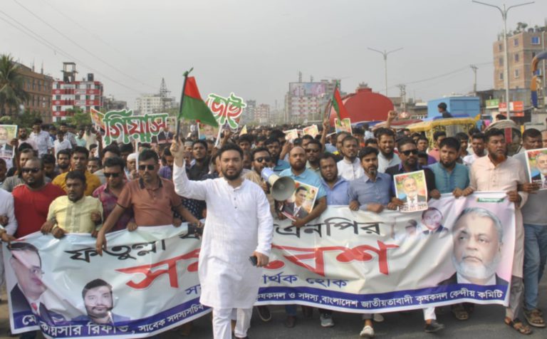 বিএনপির জনসভায় কায়সার রিফাতের বিশাল মিছিল