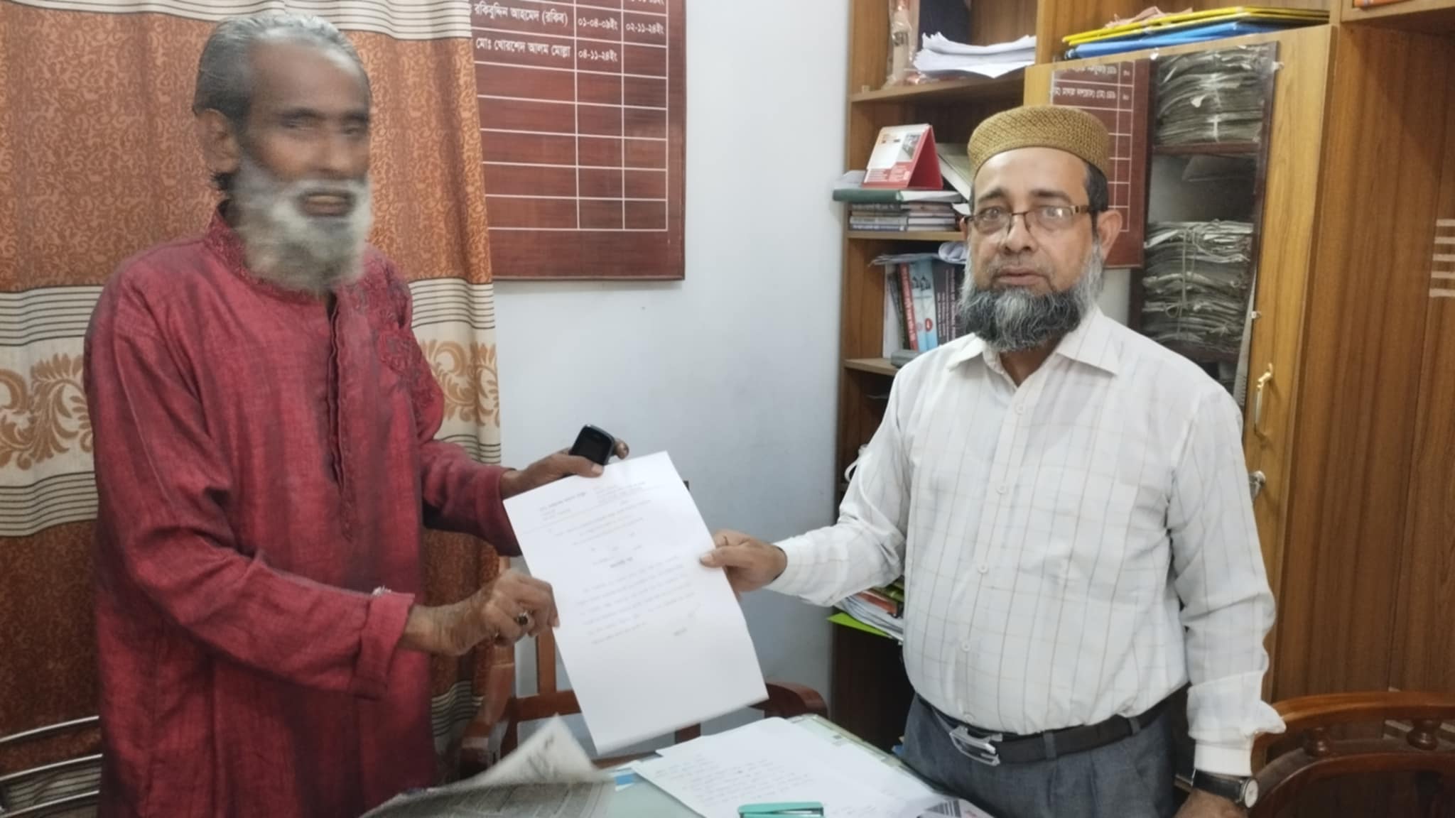 সাংবাদিকের উপর হামলাকারী গণহত্যার আসামি সালাউদ্দিনের মামলা থেকে সরে দাঁড়ালেন আইনজীবী খোরশেদ মোল্লা