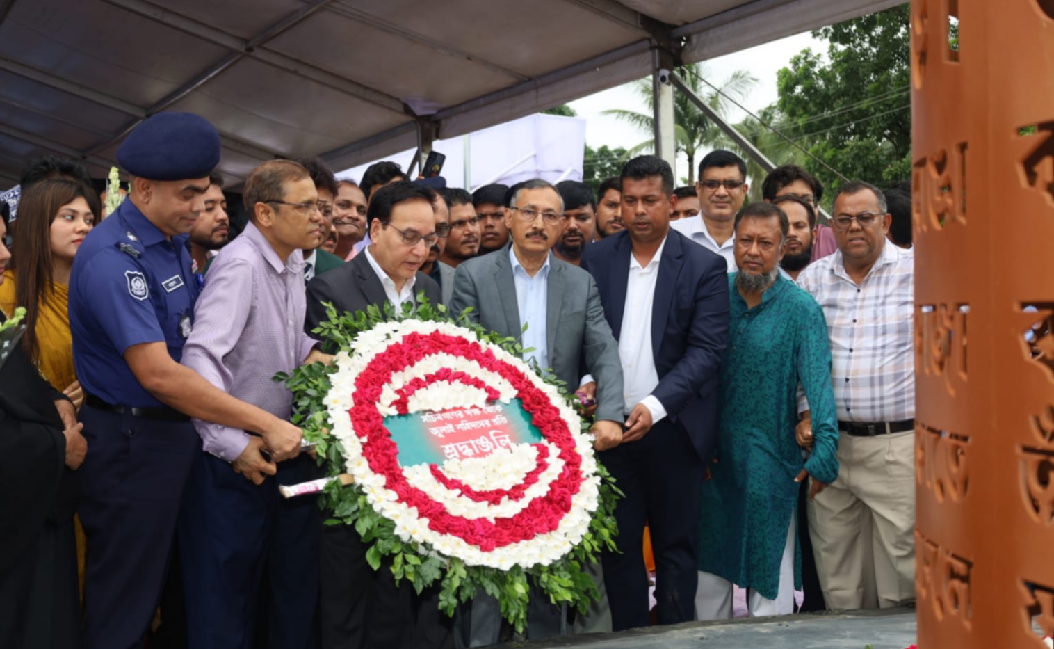 না:গঞ্জে ‘জুলাই শহীদ স্মৃতিস্তম্ভ’ উদ্বোধন করলেন ৫ উপদেষ্টা