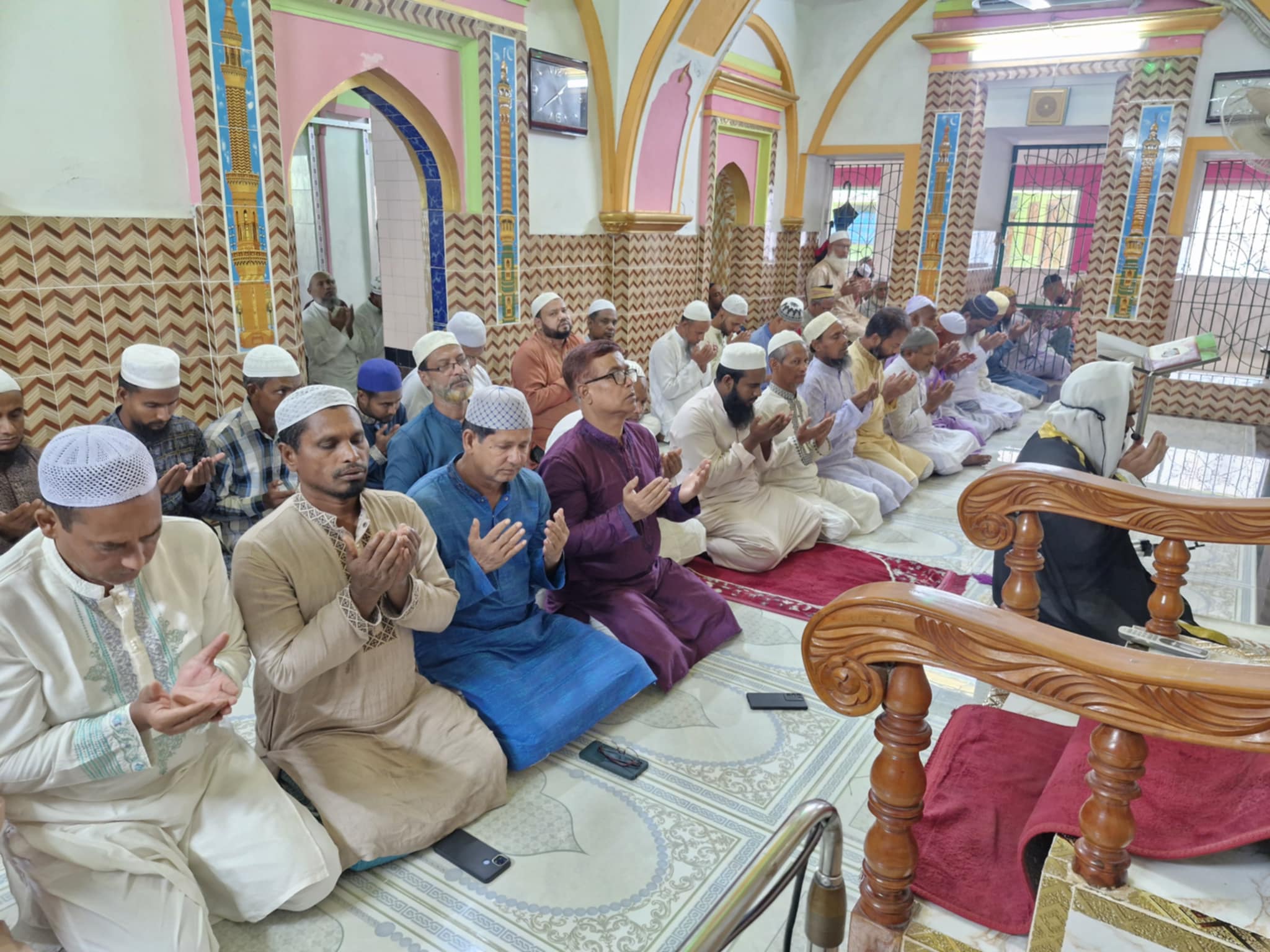 গণঅভ্যুত্থানের শহীদদের স্মরণে না:গঞ্জের মসজিদে মসজিদে দোয়ার আয়োজন