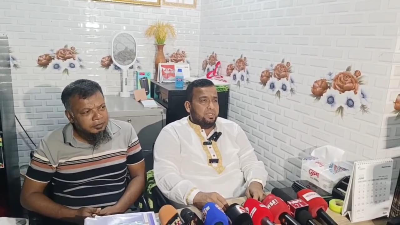 মান্নানের চাঁদাবাজির বিরুদ্ধে সোনারগাঁয়ে যুবদল নেতার সংবাদ সম্মেলন