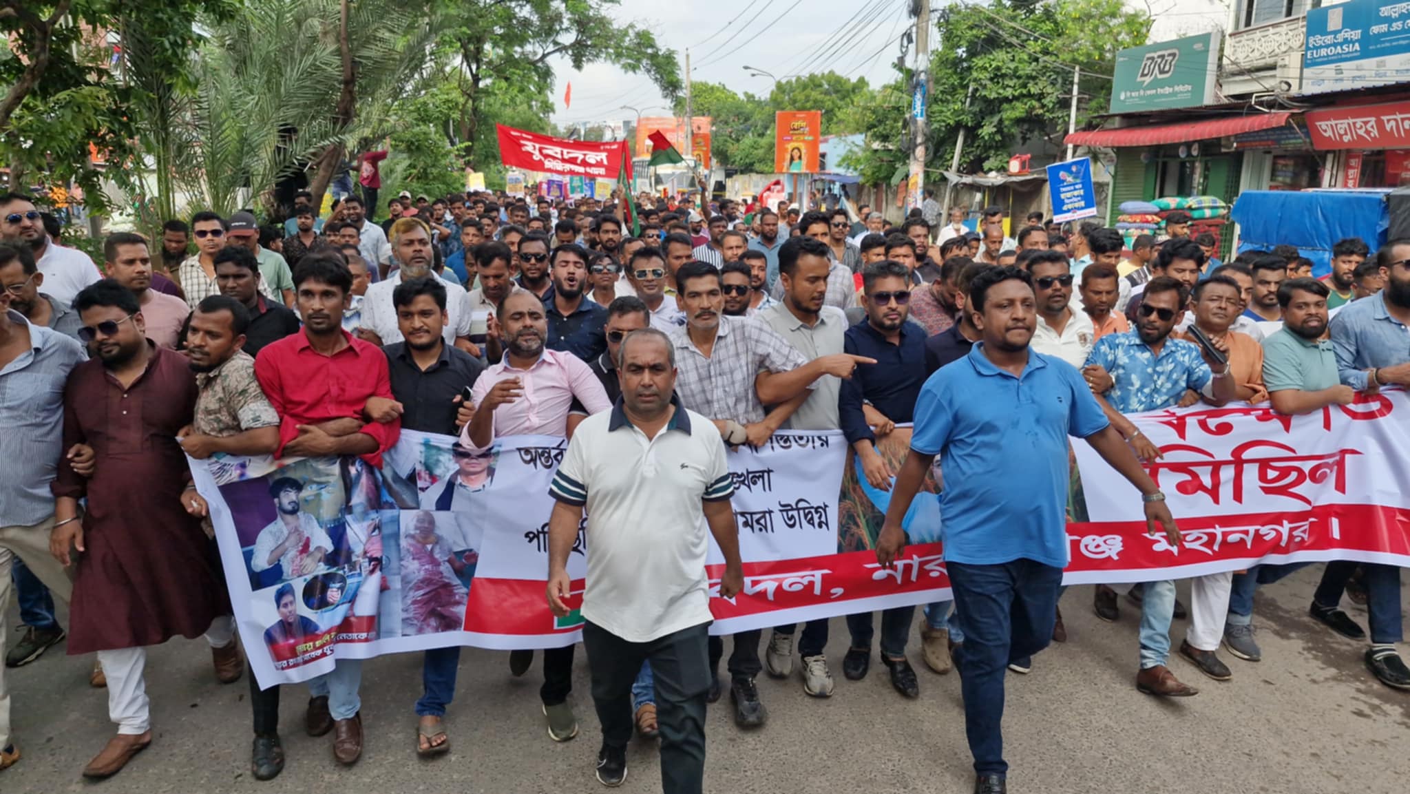 সজল-সাহেদের নেতৃত্বে মহানগর যুবদলের বিক্ষোভ মিছিল