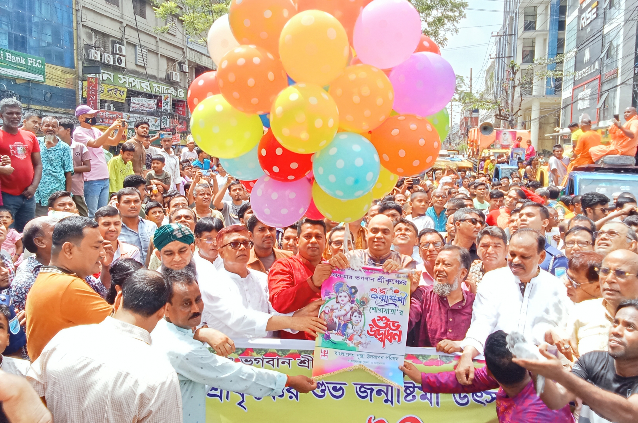 ধর্মীয় সম্প্রীতির অনন্য নজির স্থাপন করলেন সাখাওয়াত-টিপু