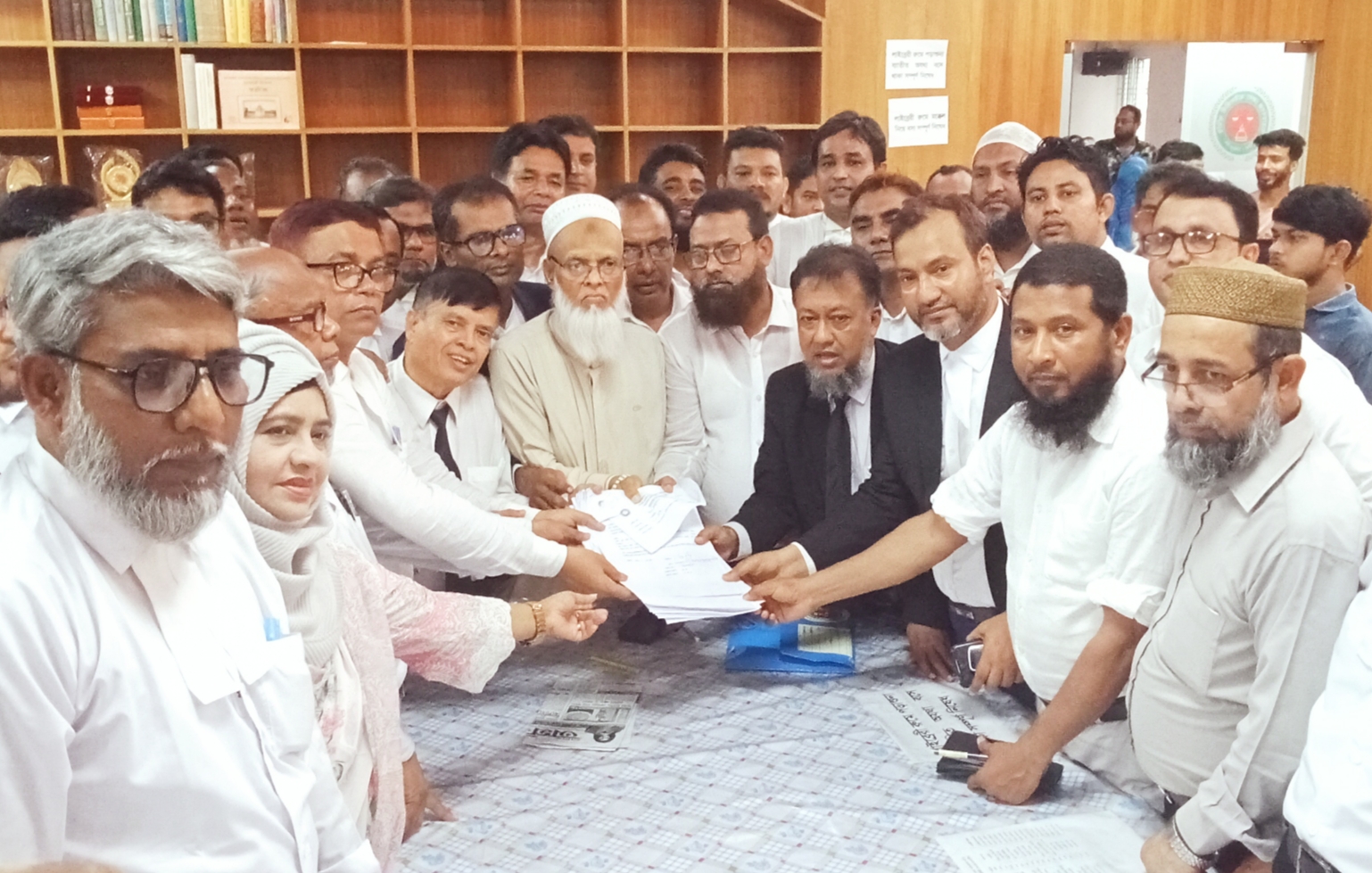 বার নির্বাচনে হুমায়ূন-আনোয়ার প্যানেলের মনোনয়নপত্র জমা