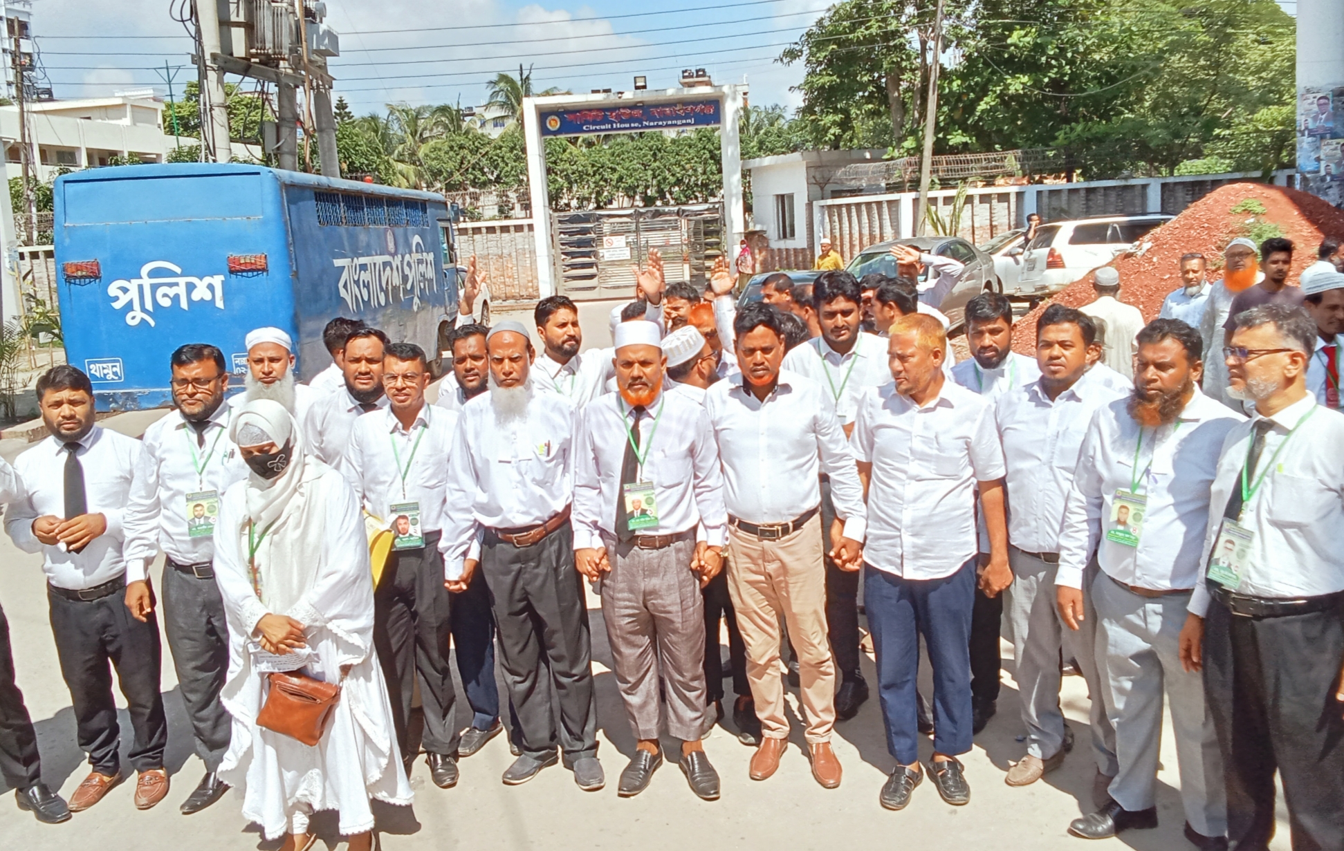 প্রচারণার শেষ দিনে হাফিজ-মাইনুদ্দিন প্যানেলে উৎসবের আমেজ