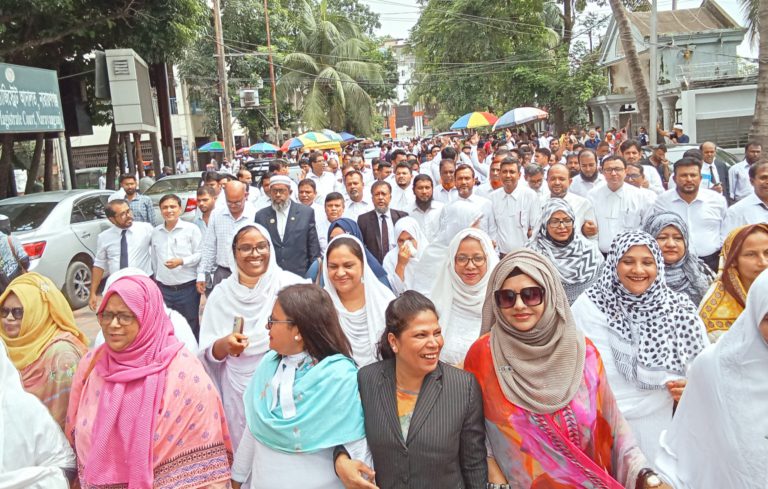 হুমায়ূন-আনোয়ার প্যানেলের প্রচারণায় মুখর না:গঞ্জের আদালতপাড়া