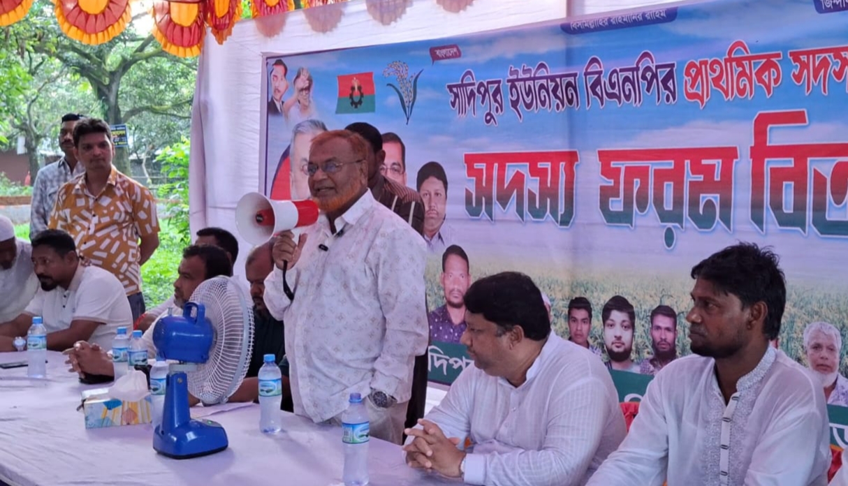 সোনারগাঁয়ের সাদিপুরে গিয়াসউদ্দিনের দিনভর জনসংযোগ