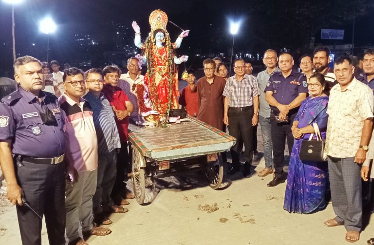 নারায়ণগঞ্জে শান্তিপূর্ণভাবে শ্যামা পূজার বিসর্জন সম্পন্ন